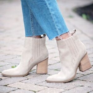 Bootie Qupid Taupe Suede Women's SLAY-72  Shoe Boot sz 10